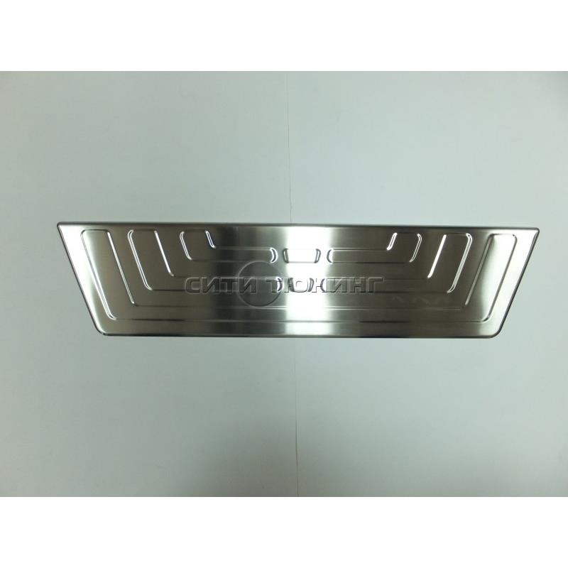 Хромированная накладка на задний бампер с логотипом "Amarok" полир. нерж. сталь